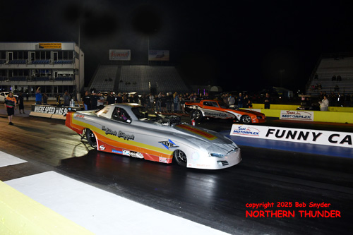 Mike Newkirk - 'Glass Slipper' (near lane) vs 
Joe Pirrone - 'Screamin' Eagle'